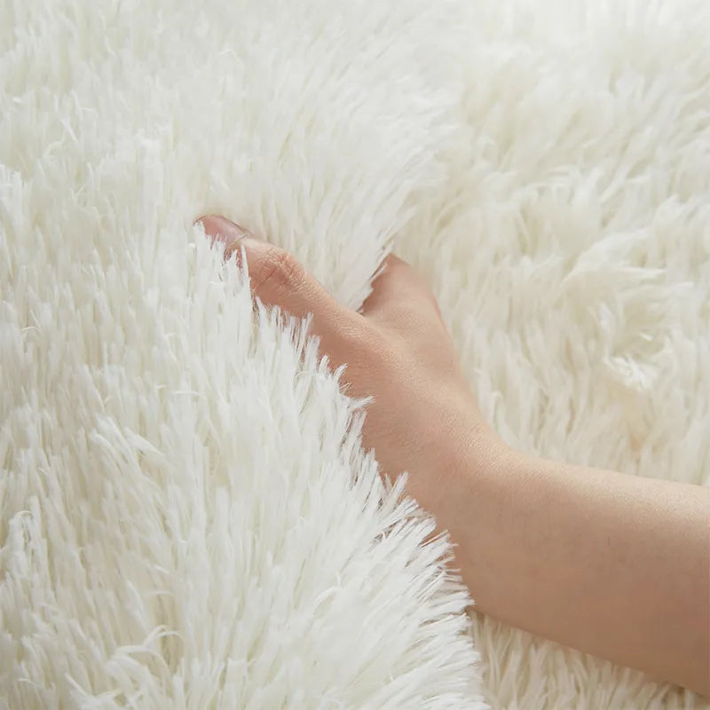 LuxuryLoom: Soft Plush Living Room Carpet